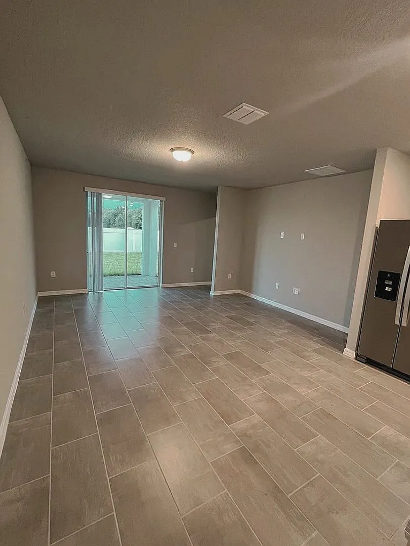 Brand New 3Beds / 2Baths Stylish Home in Silver Springs — Photo 4
