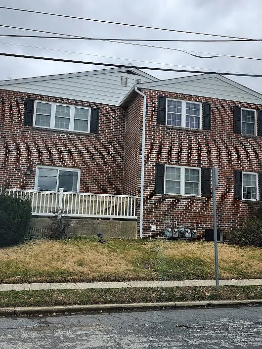 137 Lorraine Ave — Photo 3