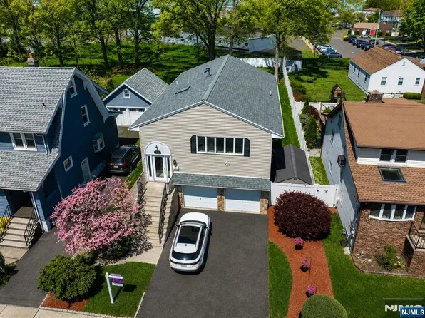 12 Chamberlain Ave, Little Ferry, NJ 07643