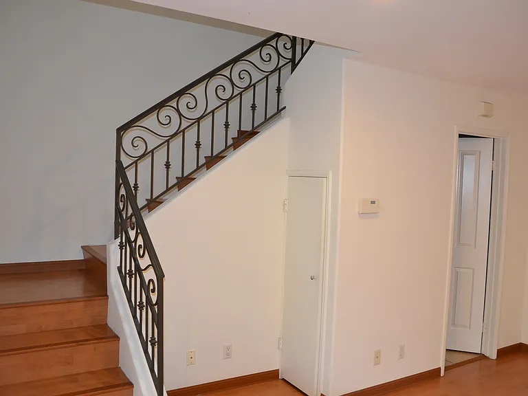 813 Van Ness Ave #D — Photo 8