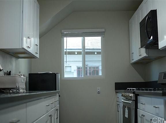3rd image of 951 S New Hampshire Ave