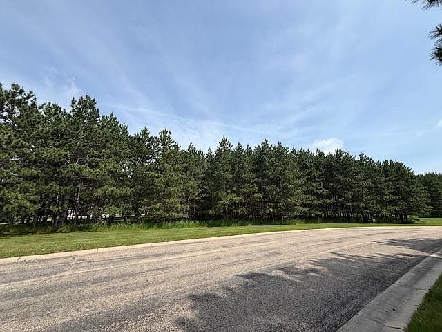 2nd image of Emerald Dr NE