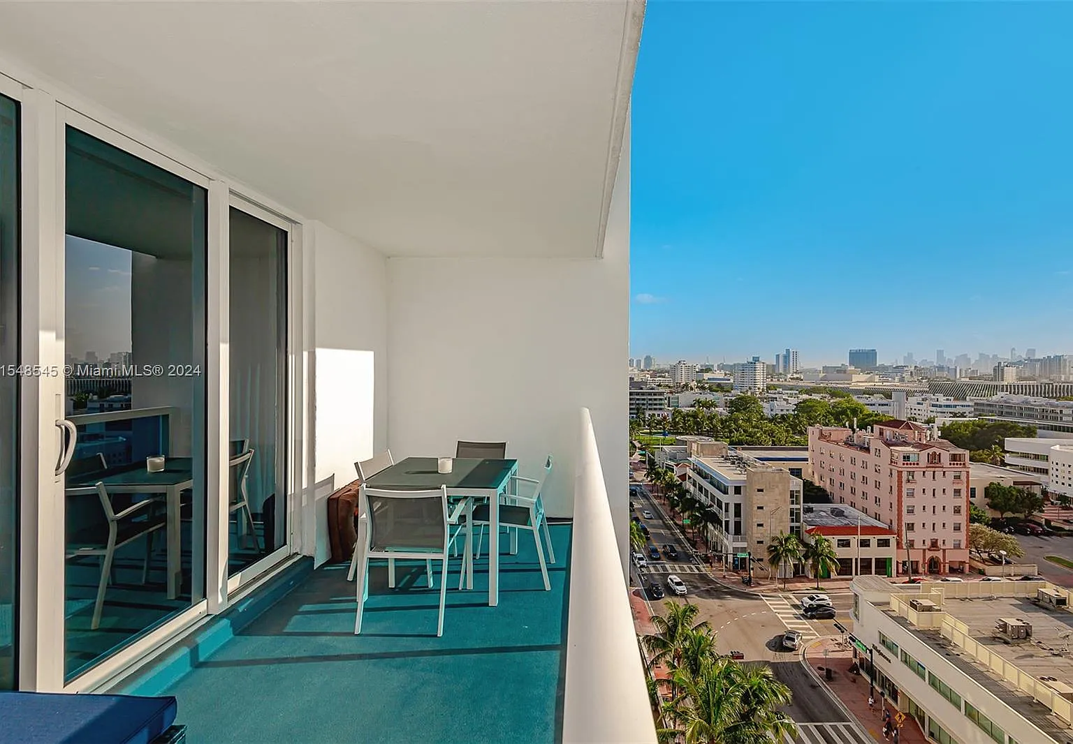 Roney Palace Condo — Photo 2