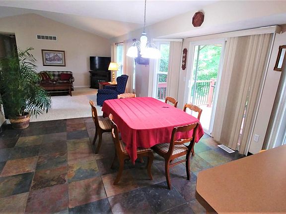 5th image of 6939 Lake Bluff Dr NE