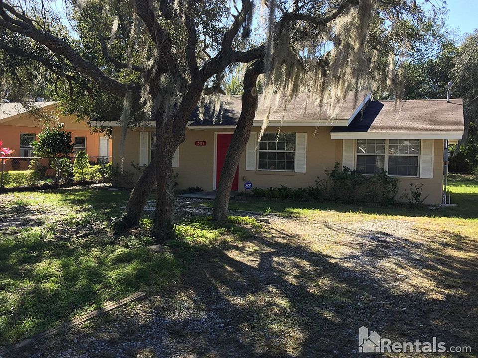 1st image of 2417 Golfview St
