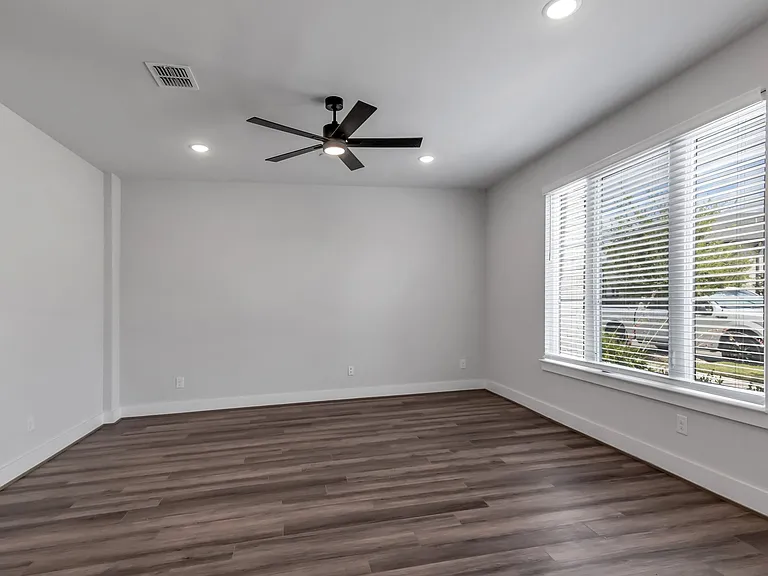 7545 Reis Ln — Photo 5