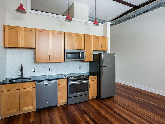 3rd image of 3421 Richmond St APT 206
