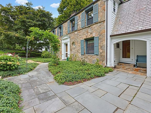 3rd image of 28 Drury Ln