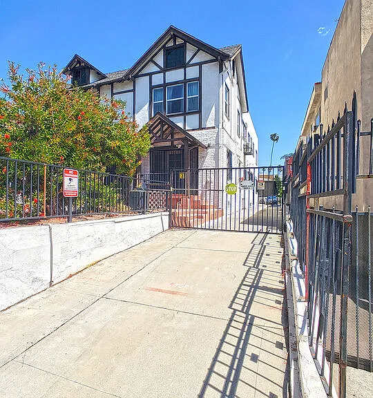 336 S Wilton Pl #338 — Photo 15