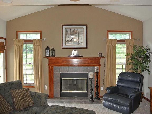 2nd image of 405 Highbanks Valley Ct
