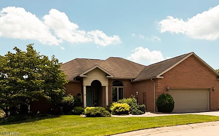 1st image of 4 Greenmont Gdns