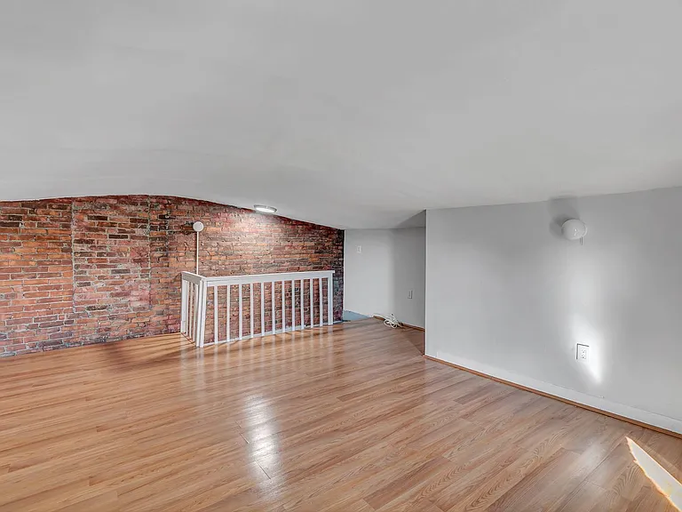 33 Howe St #35 — Photo 42