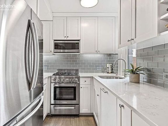 3rd image of 333 E 53rd St APT 8L