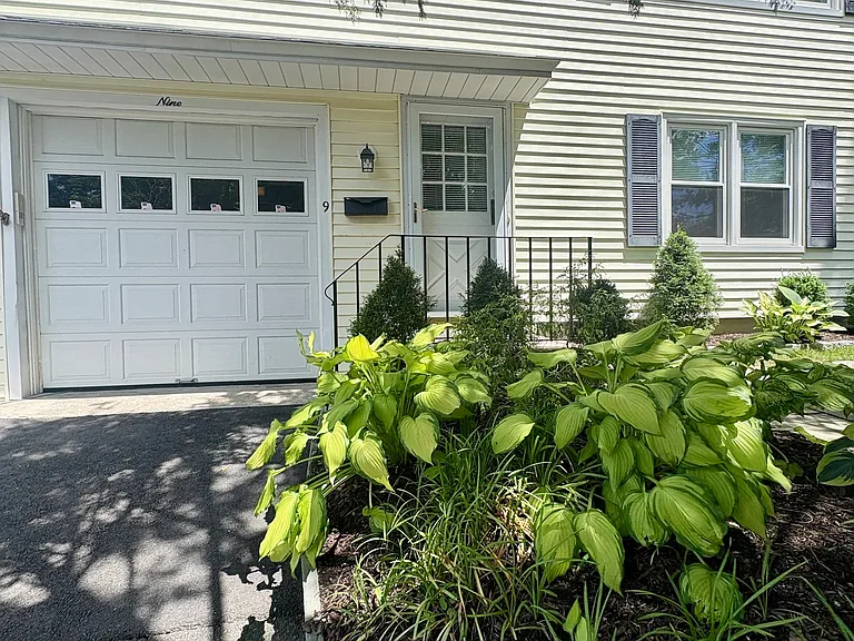 9 Pemberwick Rd — Photo 2