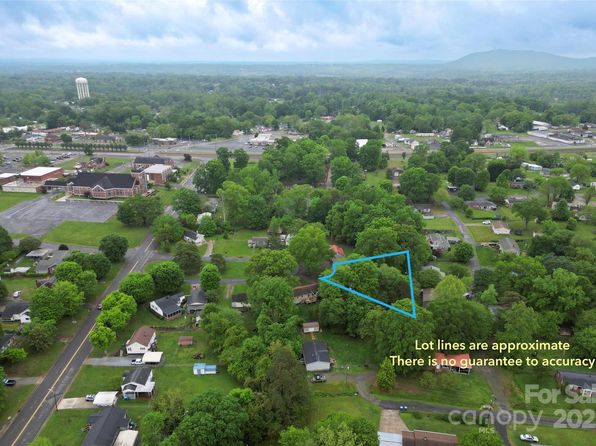 93 34th Street Ct NW, Hickory, NC 28601