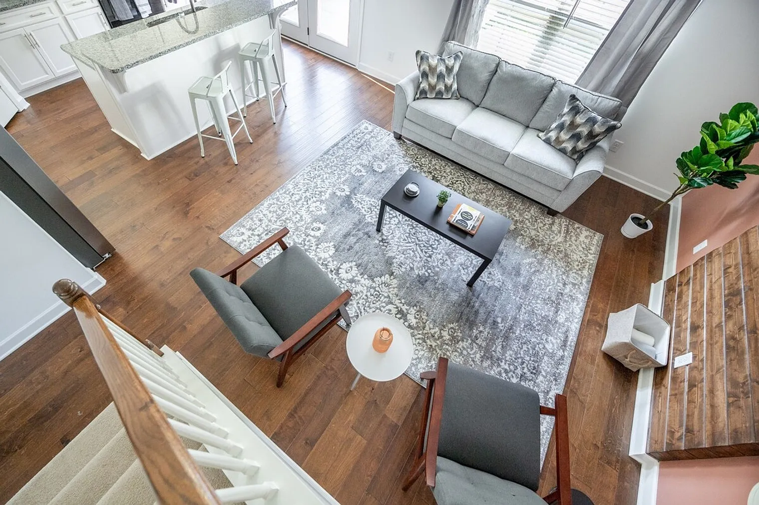 4 bed, 2.5 bath, 1636 sqft, $2,580 — Photo 1