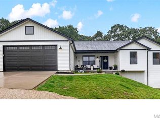 5736 La Trace Ln, High Ridge, MO 63049