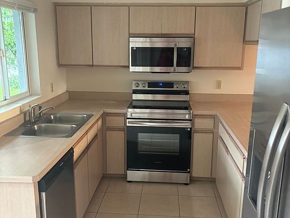3rd image of 22 Pinelynn Ln