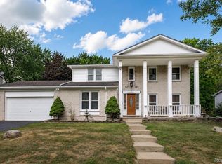 30991 Oak Valley Ct, Farmington Hills, MI 48331