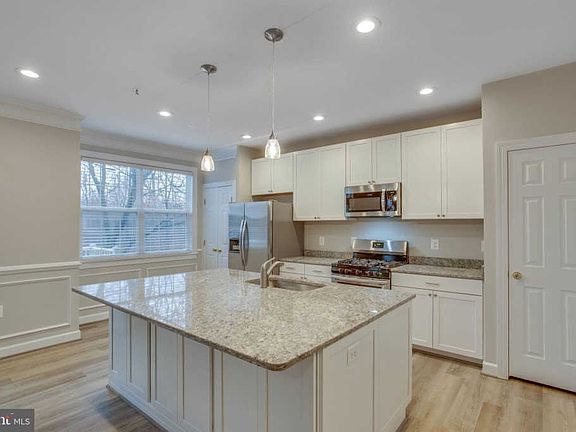 3rd image of 13618 Salk St #124