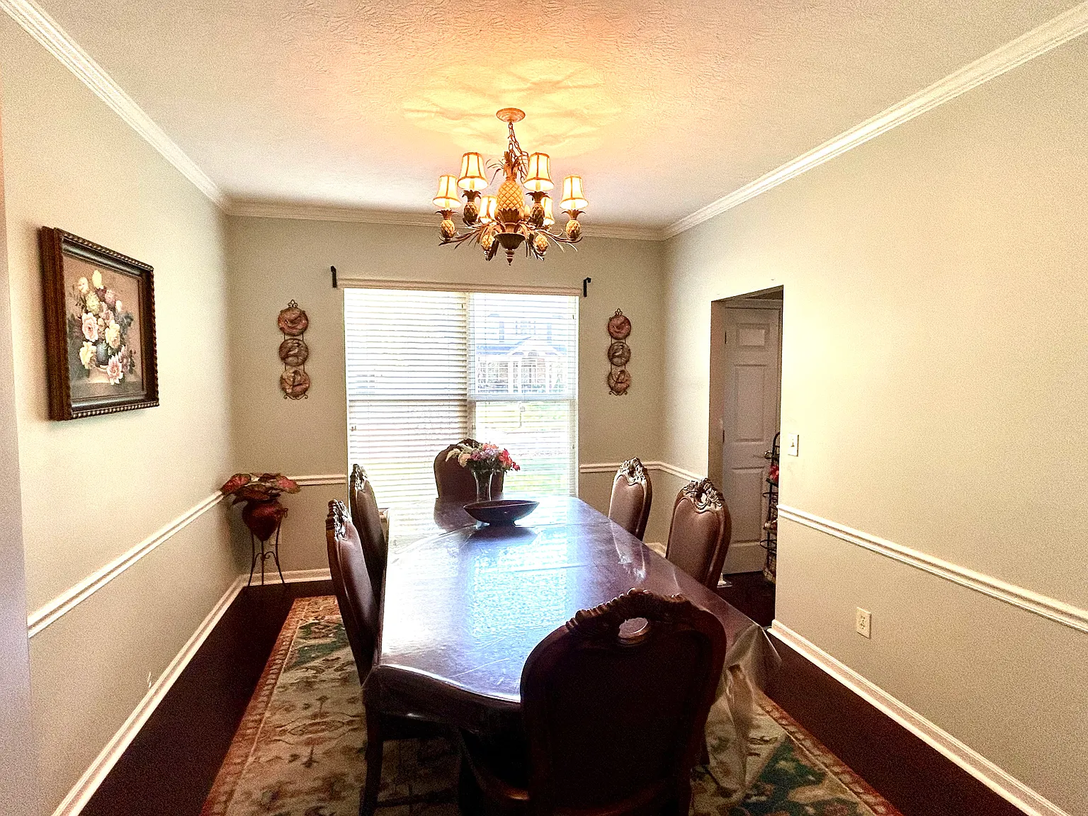 4 bed, 2.5 bath, 2850 sqft, $3,200 — Photo 4