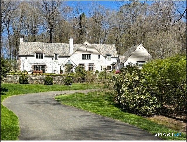 1st image of 11 Stonebridge Lane