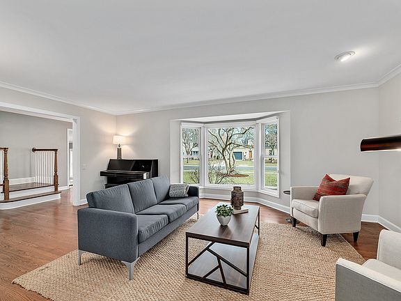 5th image of 810 N Waiola Ave