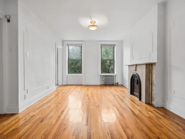 517 Clinton Street image 10 of 33