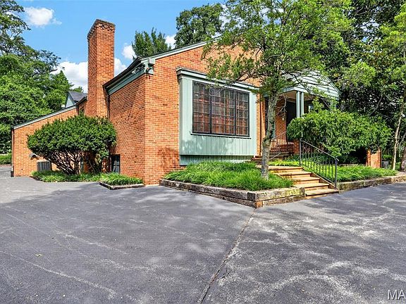 4th image of 8 Winding Brook Ln