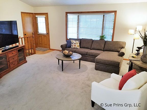 4th image of 8734 Cottonwood Dr