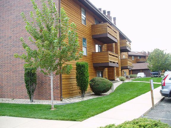 View of unit from front, left side.