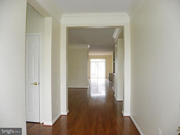 3rd image of 9574 Fintry St