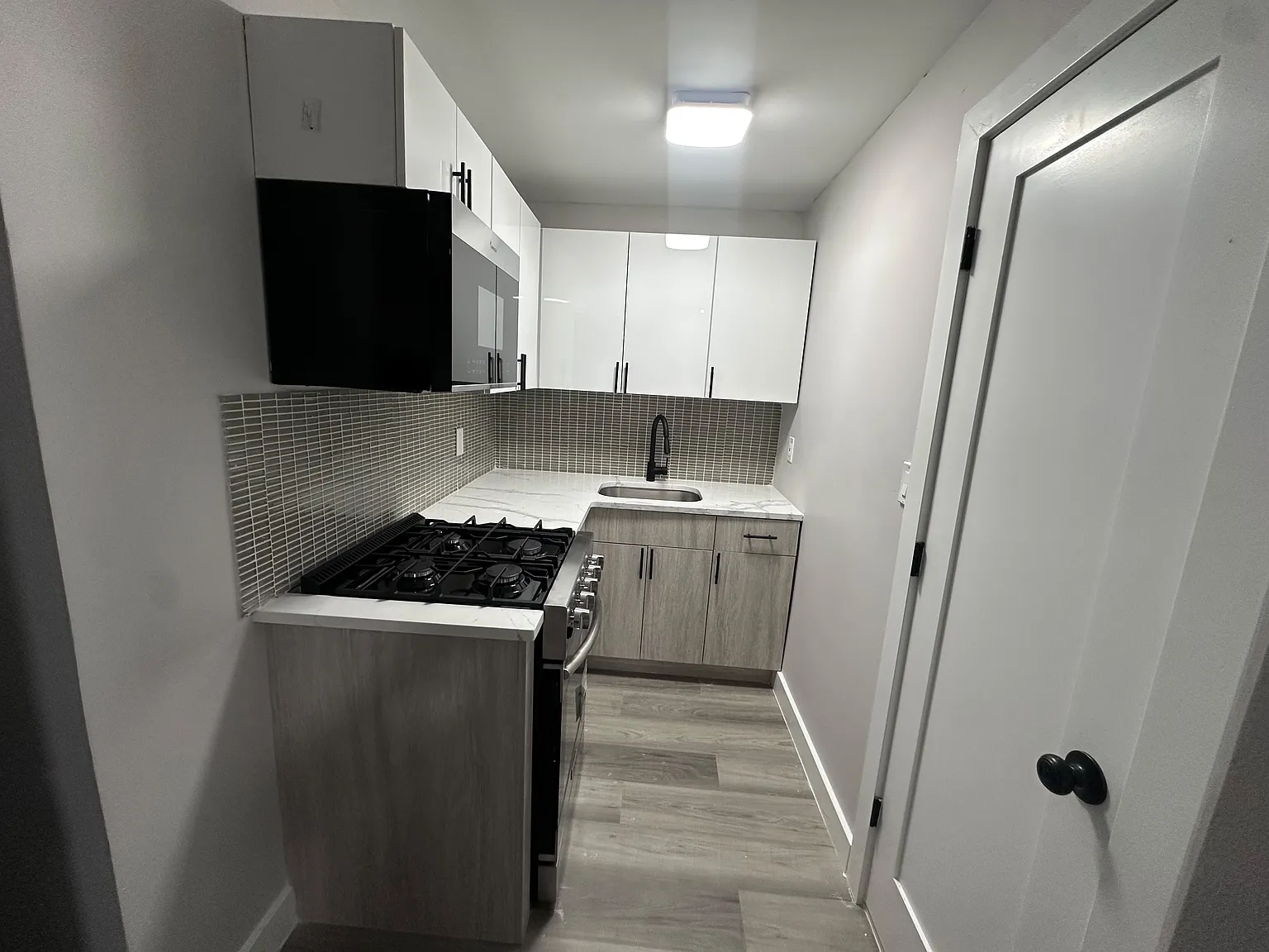 635 Bergen Ave — Photo 1