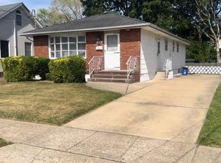 15 Verona Pl, Valley Stream, NY 11580