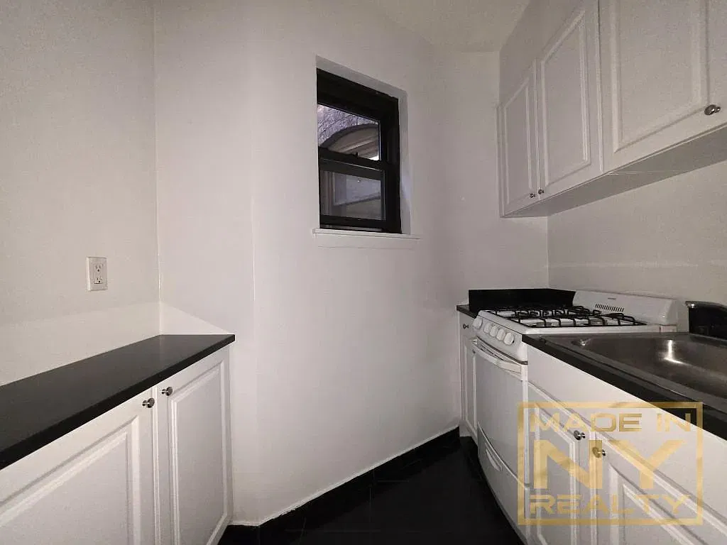 171 East 77th Street — Photo 3