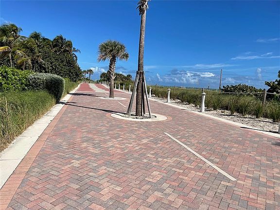 4th image of 5005 Collins Avenue #1210