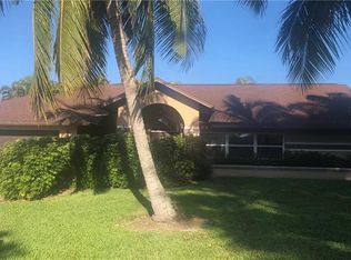 1715 Camelia Ln, Naples, FL 34105