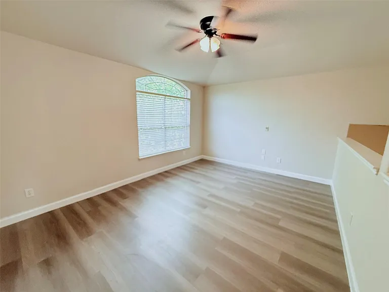 26430 Richwood Oaks Dr — Photo 17
