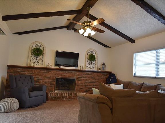 4th image of 137 Harbor Woods Cir