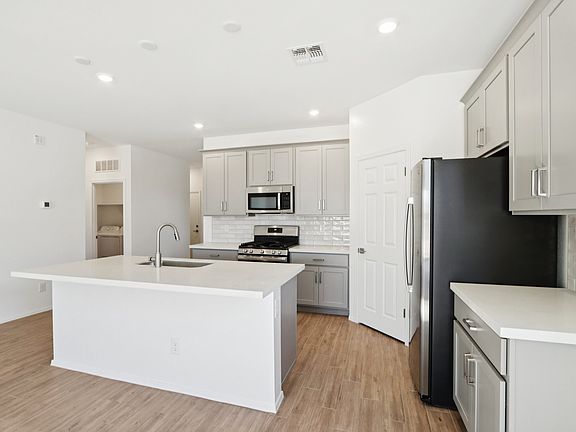 Wales Ranch - Sunflower Interior Image 3