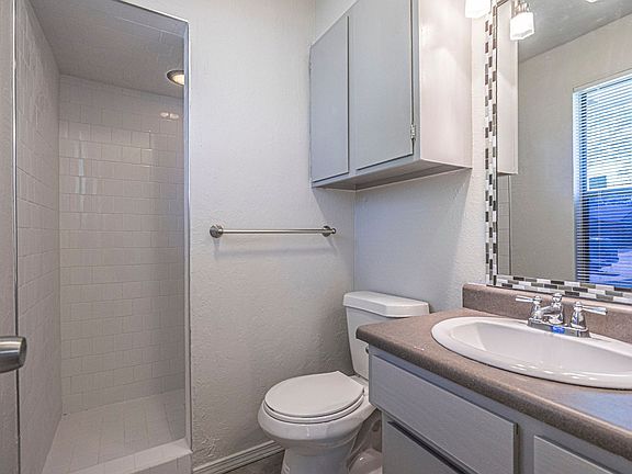 3rd image of 1202 Dorchester Ct