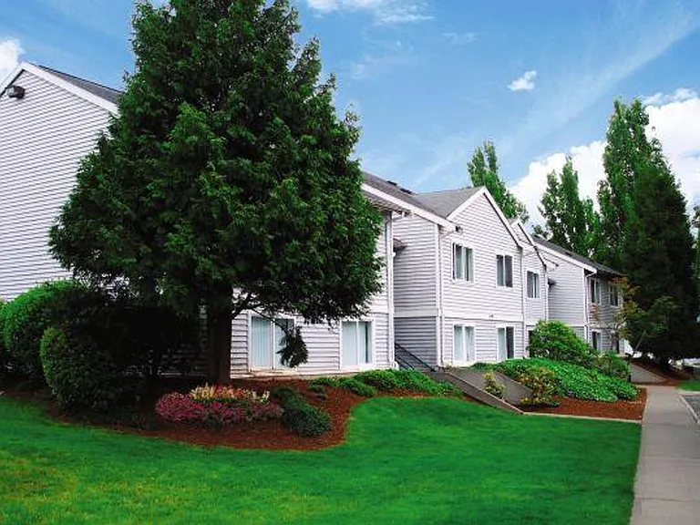 Steeple Chase Apartments — Photo 24