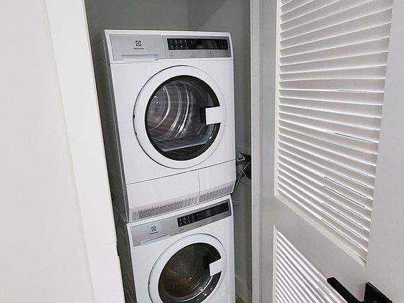 5th image of 70 Lexington Ave #13