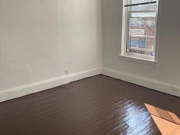5th image of 925 S 12th St #2