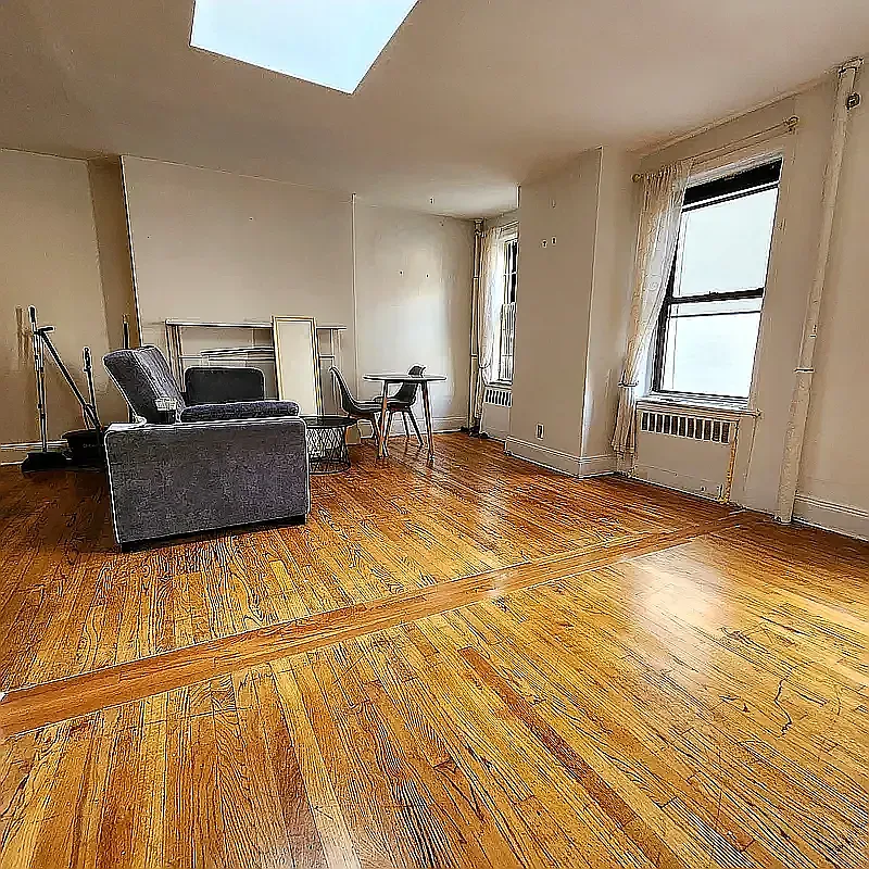 Building Photo - 250 E 75th St #4W