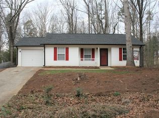 6527 River Hill Dr, Flowery Branch, GA 30542