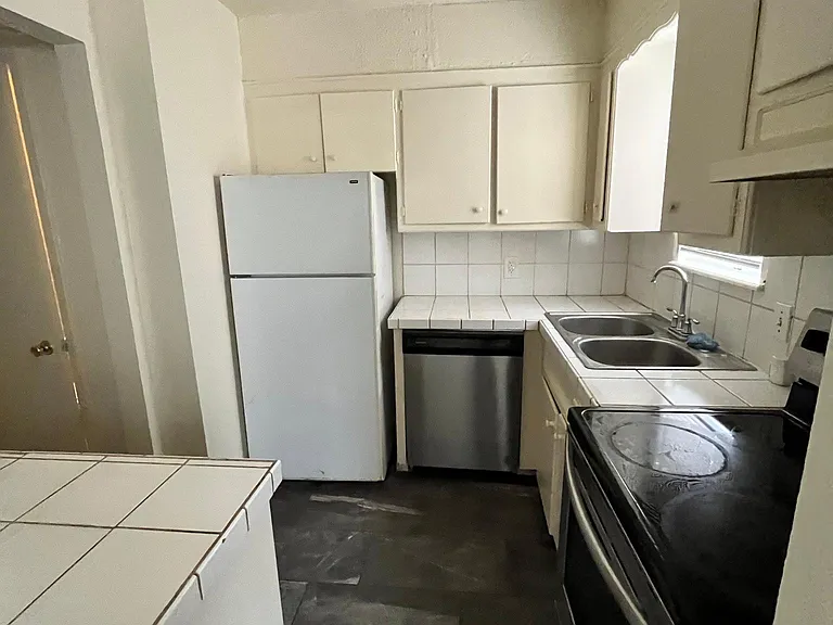 6341 S Newport Ave #2 — Photo 5