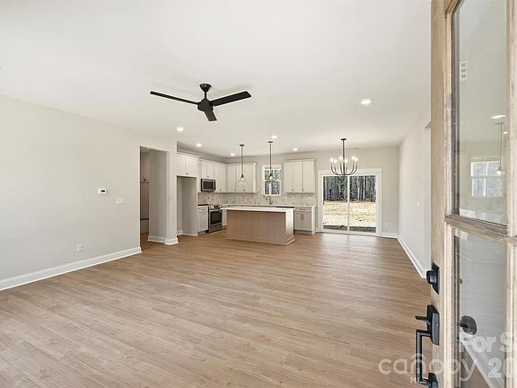 3rd image of 2279 Lee Lawing Rd