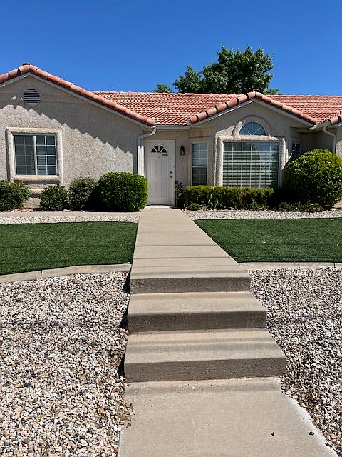 3 bedroom, 2 bath
Maintenance free yard
New carpet since pictures were taken
Close to the hospital and shopping