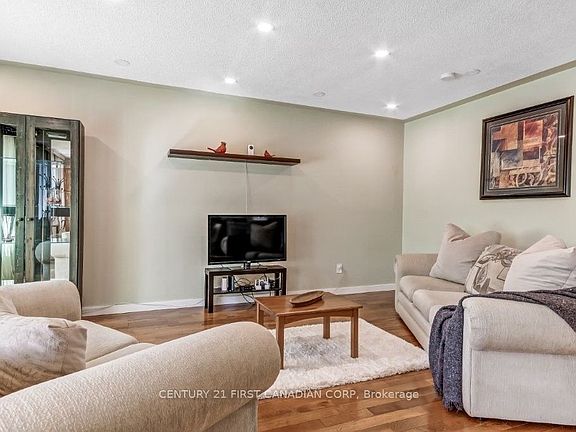 4th image of 30 Scotchmere Cres